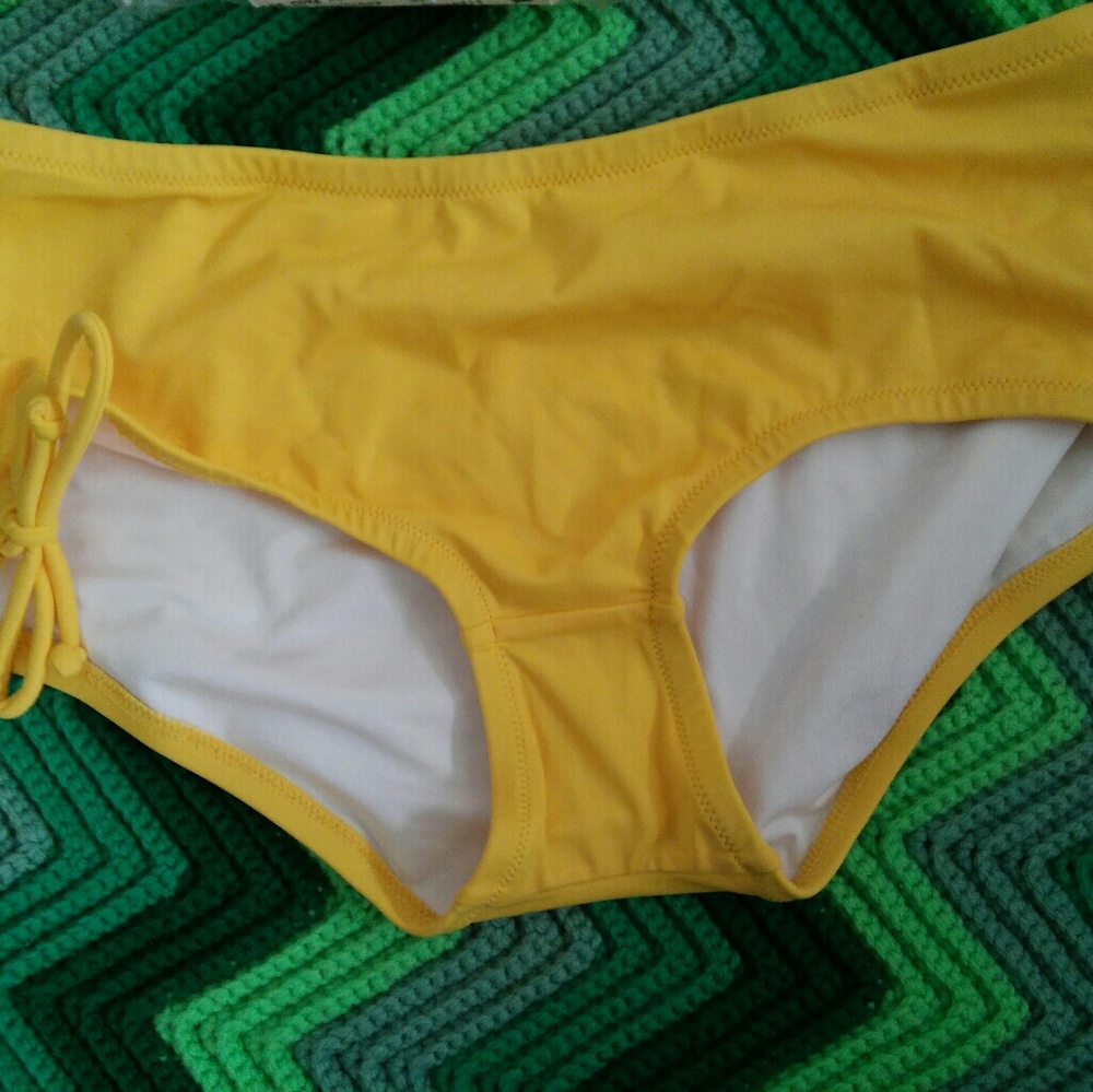 Nwt-yellow swim hotshorts- Size small Victoria's S